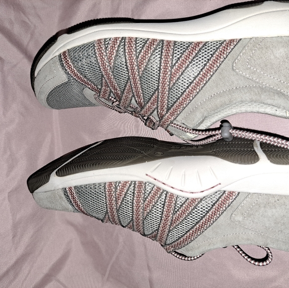 Shoes - Picture 5 of 8